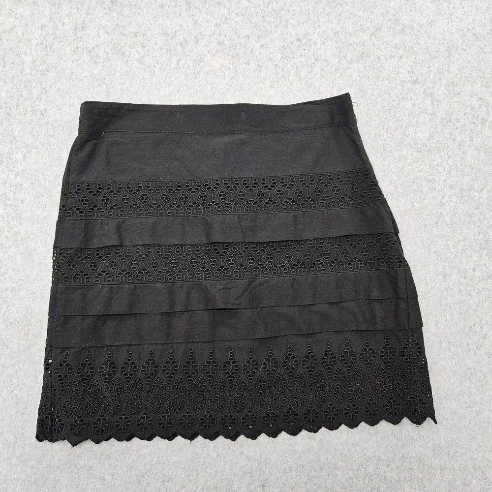 Gap Black Eyelet Lace Mini Skirt‎ Size 2